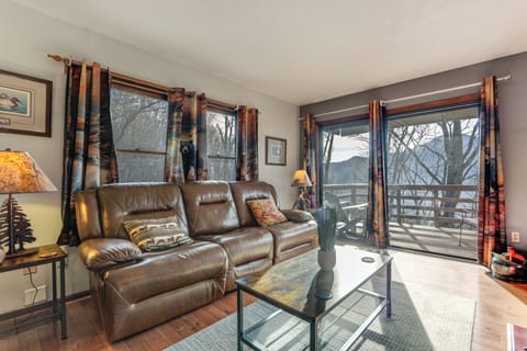 Maggie Valley Vacation Rental | 2BR | 2.5BA | 1,323 Sq Ft | Stairs Required