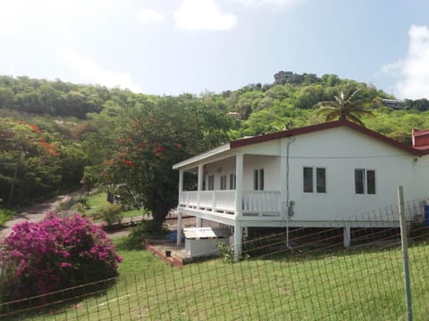 Outside View of house. Apt on upper floor/ Host lives on bottom level