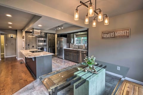 Dining Area | Main Level | Dining Table | Dishware/Flatware