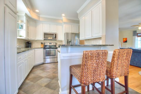 Kitchen Breakfast Bar