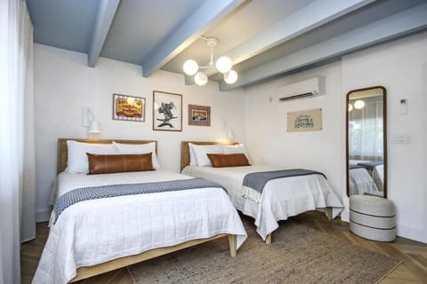 C4Bedrooma