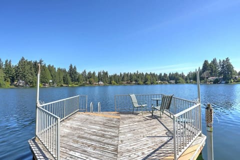 Oversized Private dock, spring fed lake, great for swimming and fishing.