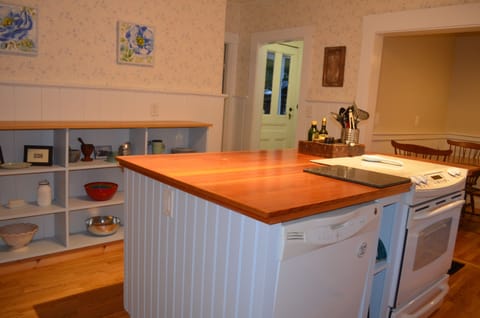 dishwasher and stove view towards front entry