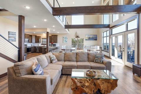 3 stories for the whole family to spread out!