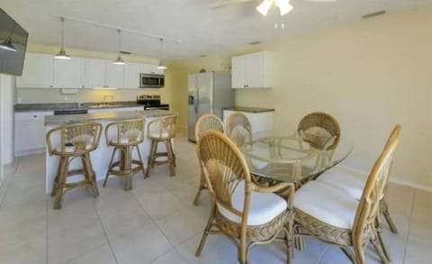 Dining Room table with 6 chairs - Great water view 