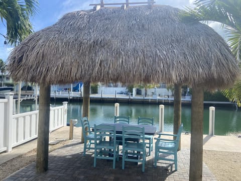 New Tiki Hut - Air King Fan - Bistro Lights - 6 Chair Patio Table by Breezesta 