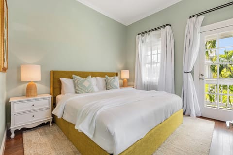Cozy king suite