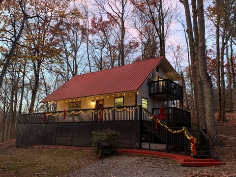 Easy to access, FLAT driveway! How rare is that in Gatlinburg!