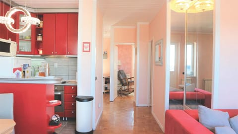 Spacious Modern Living.
Penthouse Saint Open Living Design.