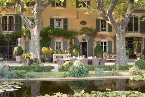 Welcome to an Extraordinary Home in Provence