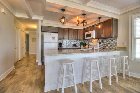 Kitchen Breakfast Bar