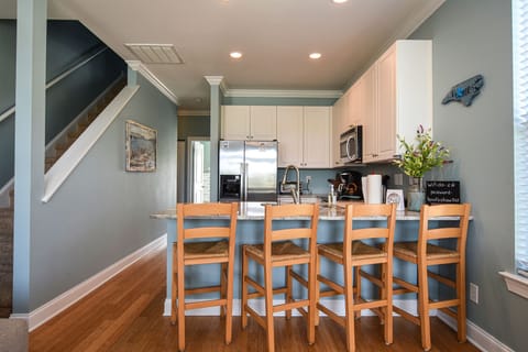 Bar seating at kitchen island