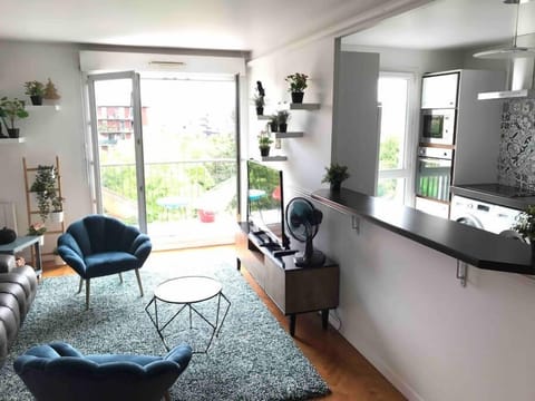 7373ba05-d8d8-4855-af92-6ce29535005f