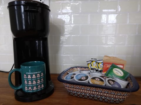 coffee bar with pods - machine brews pods and grounds