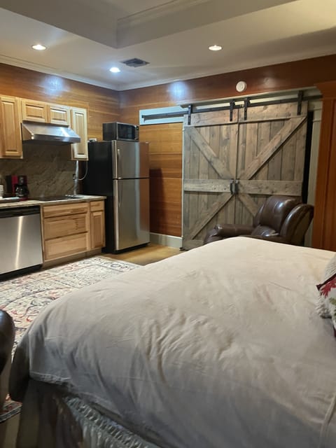 Little Crawfish suite with full kitchen
