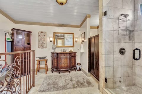 Bathroom Tank House (1)