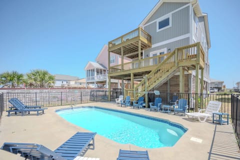 Exterior - Back / Pool