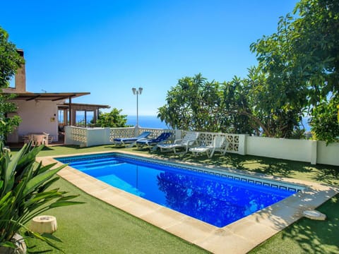 Water, Plant, Property, Swimming Pool, Sky, Azure, Building, Shade, Tree, Vegetation