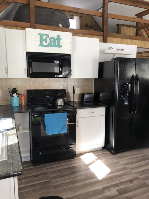 Full kitchen with all of the essentials 
