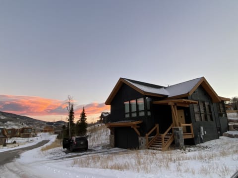 Wintery sunset at Hart of the Mountains