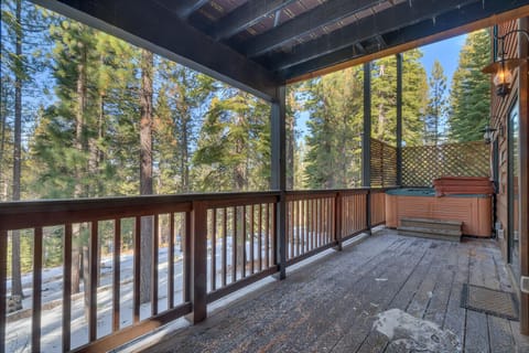 - Private deck with forest views perfect for relaxation  
- Hot tub retreat after skiing or hiking adventures  
- Cozy mountain cabin stay with peaceful atmosphere