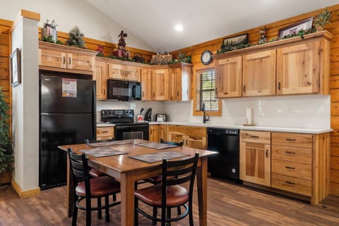 Full Kitchen and Dining Area