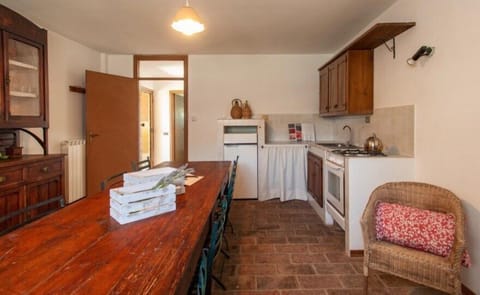 Casa Pietra ground floor kitchen (2)