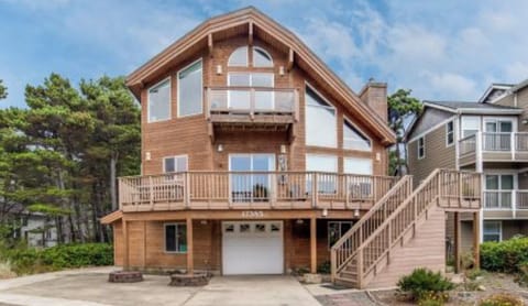 Pine Beach Retreat in Rockaway Beach