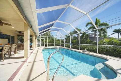 The sun is shining and the pool is warm - what are you waiting for?
