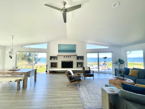 Main open living room with direct 180 degree ocean views and access to beach 