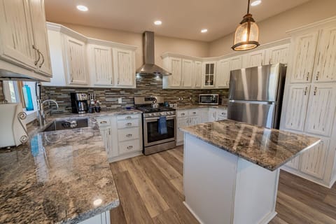 Gorgeous open kitchen