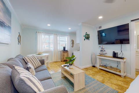 4 Seat Golf Cart + Beach Gear Credit Included With Your Stay!
