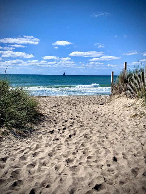 Green Hill Beach (public access)