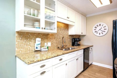 Fully stocked kitchen, making meals a breeze!