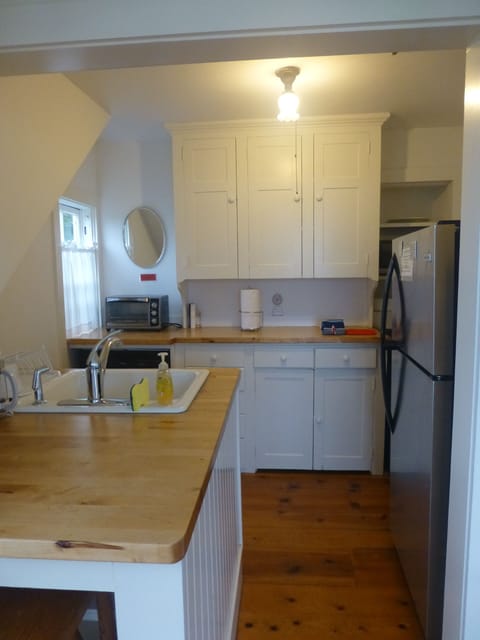 Kitchen-fully equipped-efficient