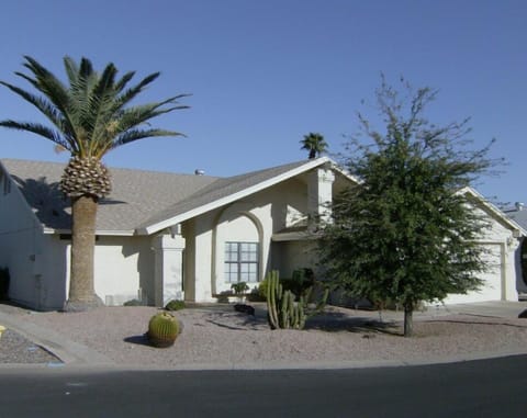 2,000 sq ft, attached 2 car garage, golf course in the back of the home