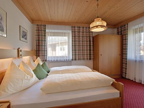 App. 2 "Kaiserblick", 2 bedrooms / 1 living room / bedroom - Landhaus Horngacher Apartment in Ellmau