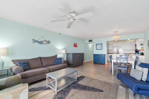 Living Room - Smart TV - Balcony Access - Ceiling Fan - Gulf Views