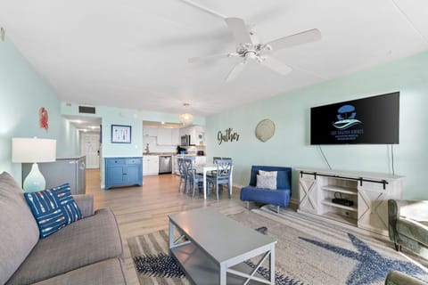 Living Room - Smart TV - Balcony Access - Ceiling Fan - Gulf Views