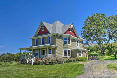 Hood River Vacation Rental | 5BR | 3BA | 2,100 Sq Ft | Stairs Required