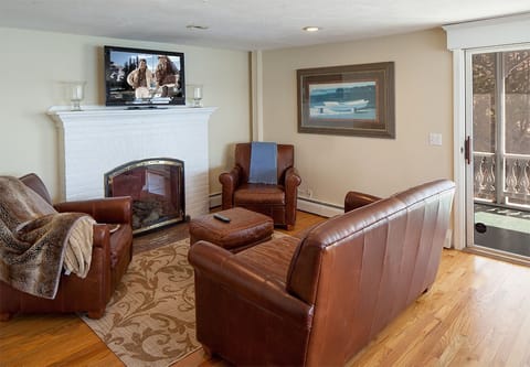 Enjoy complementary Netflix, Hulu, and Disney on Roku TV.