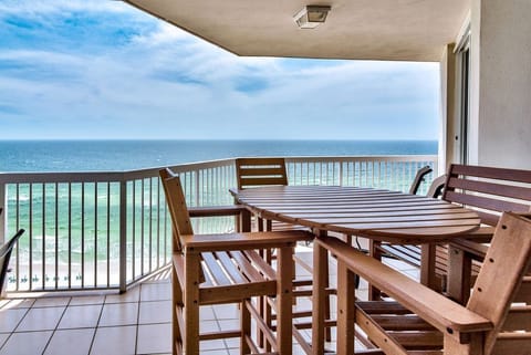 Private Gulf-Front Balcony – Direct ocean views, dolphins daily!