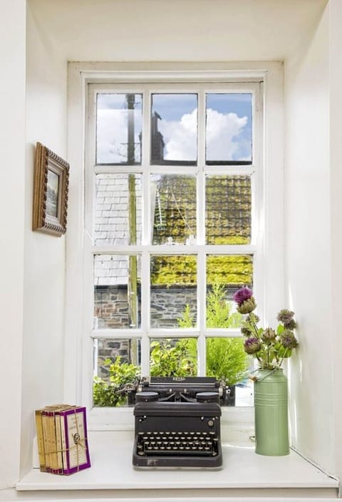 Original characterful sash windows 
