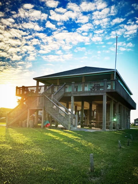 From the beachside, sand pit under the porch for kids! 