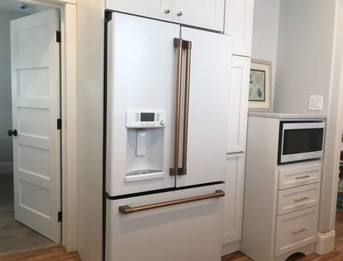 Cafe Series refrigerator w/ice, hot or cold water in door, convection/microwave
