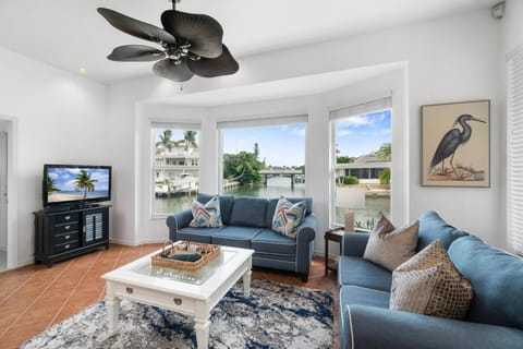 Relax and enjoy the sunshine and converging waterway views, whether inside or out!