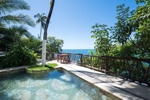 Lower living room - view from the pool