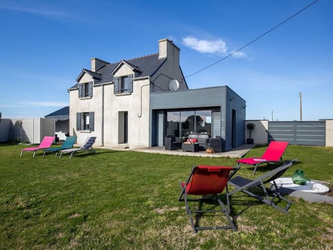 Water, Plant, Sky, Property, Swimming Pool, Blue, Tree, Body Of Water, Shade, Grass