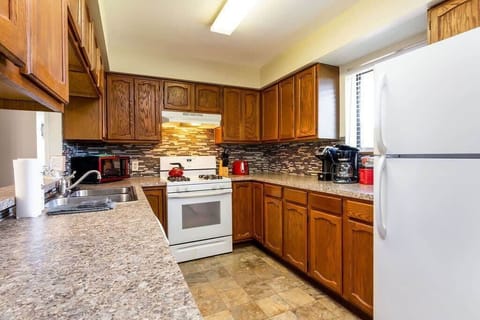 Large, fully stocked kitchen