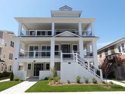 914 Ocean Ave, Apt B